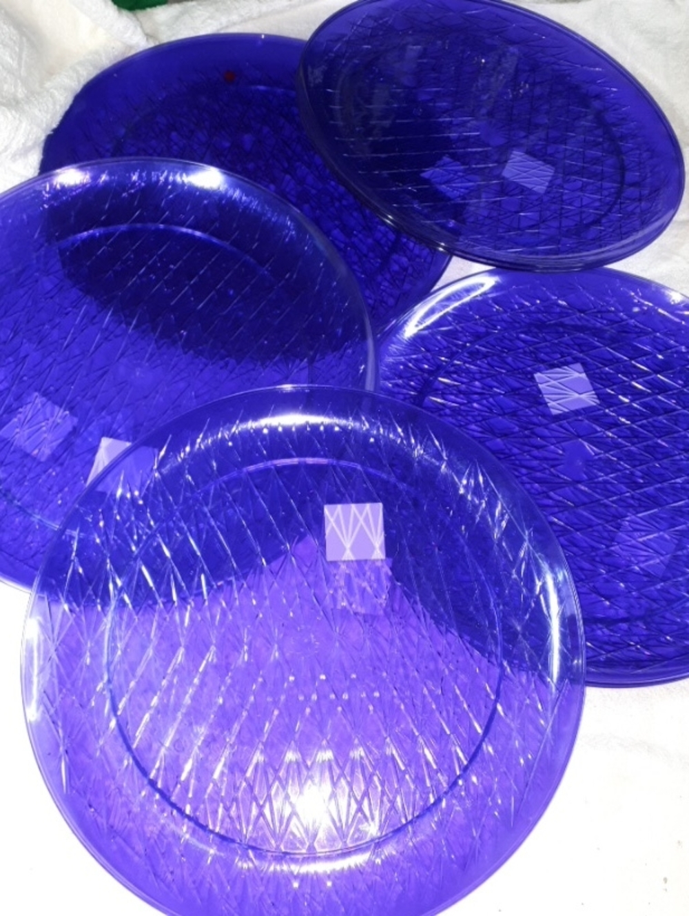 Purple Decorative Plastic Party Plates - Set of 10
